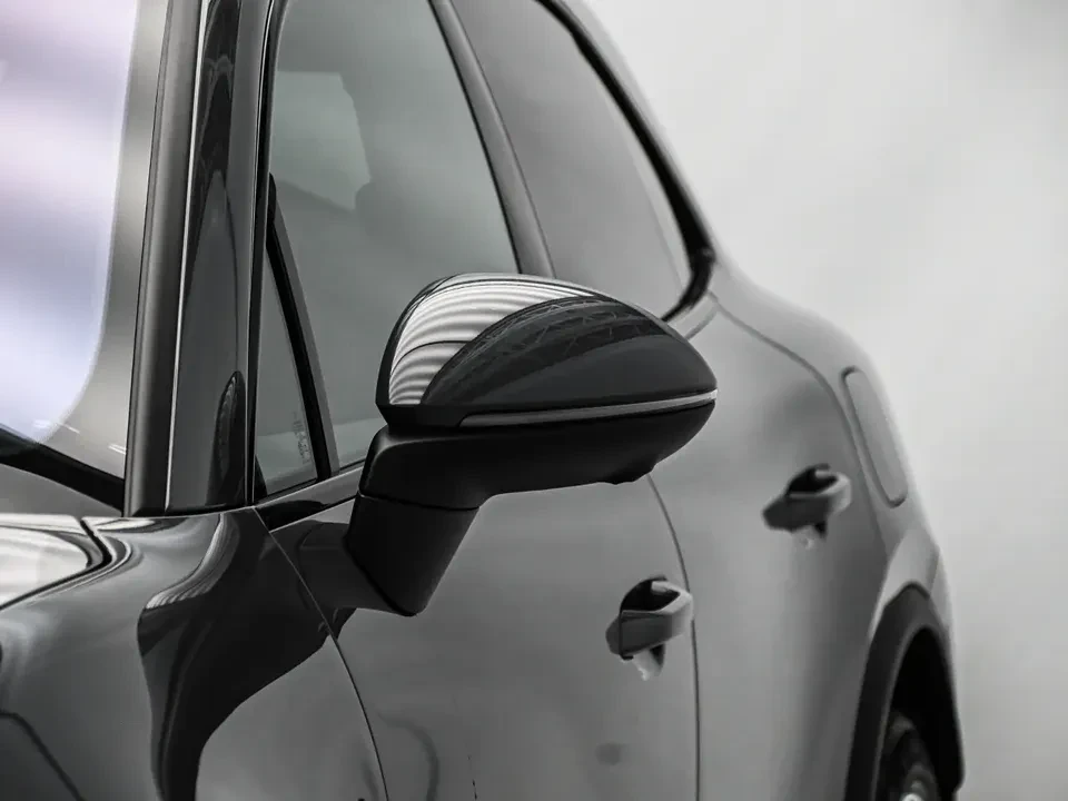 2025 Porsche Macan Electric - Image 10 of 20