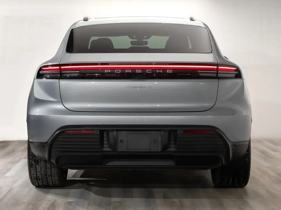 2025 Porsche Macan Electric - Image 12 of 20