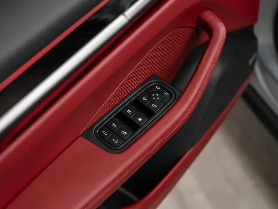 2025 Porsche Macan Electric - Image 19 of 20