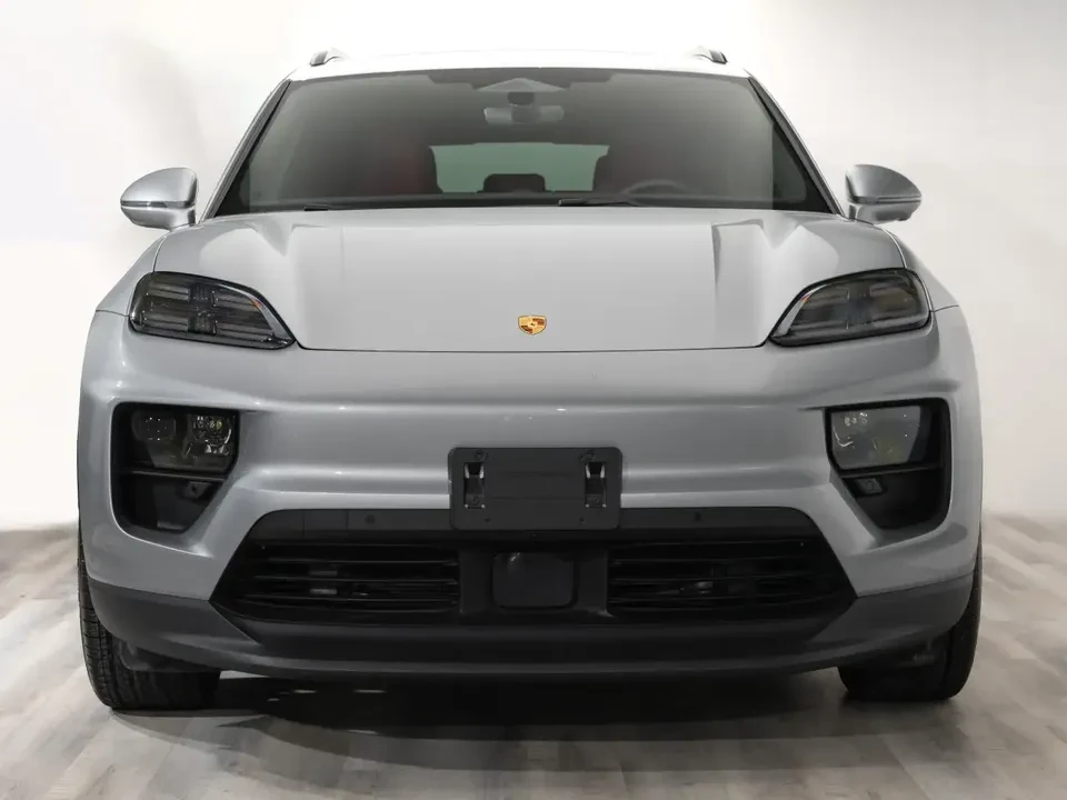 2025 Porsche Macan Electric - Image 4 of 20