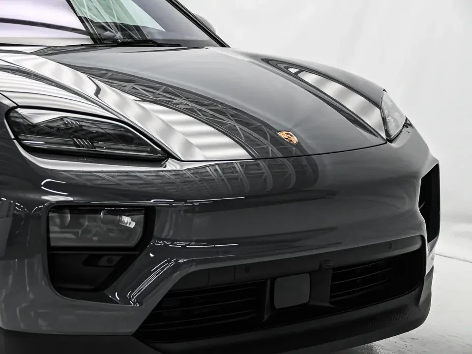 2025 Porsche Macan Electric - Image 9 of 18