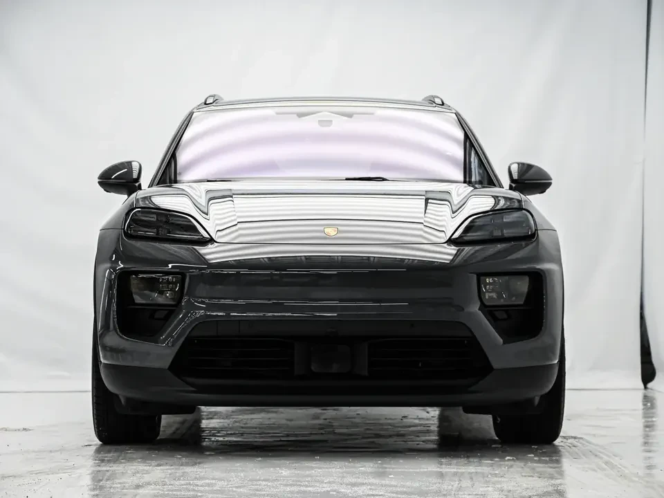 2025 Porsche Macan Electric - Image 6 of 18