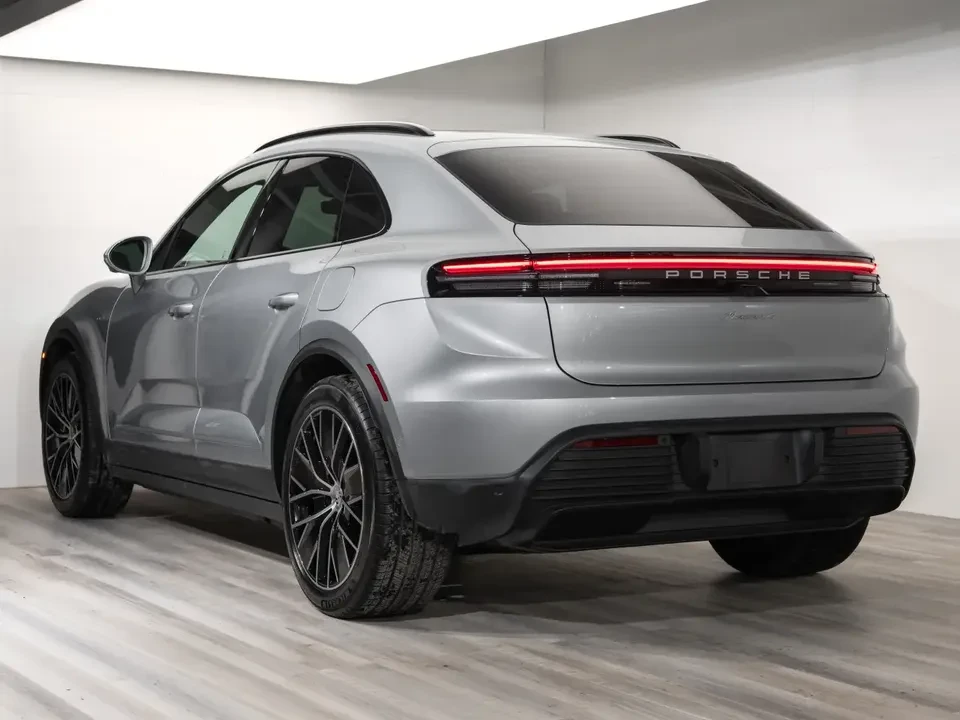 2025 Porsche Macan Electric - Image 11 of 20