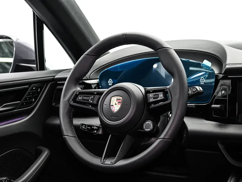 2025 Porsche Macan Electric - Image 15 of 18
