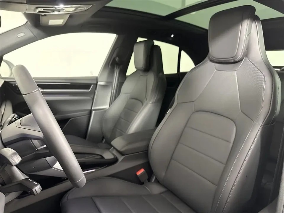 2025 Porsche Macan Electric - Image 5 of 7