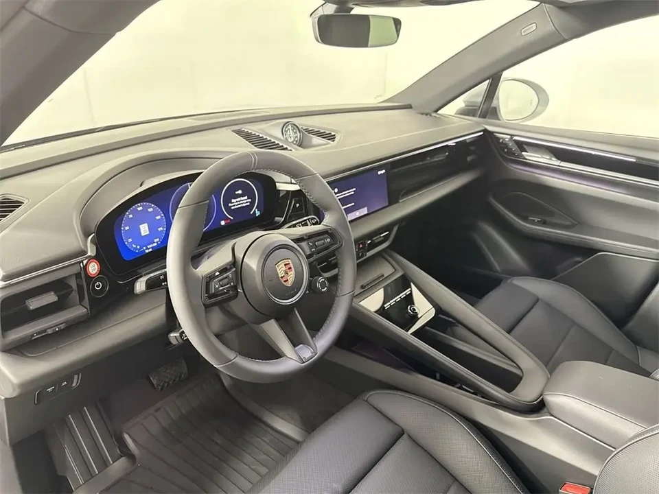 2025 Porsche Macan Electric - Image 4 of 7