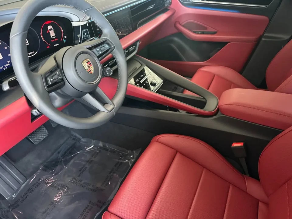 2025 Porsche Macan Electric - Image 4 of 9