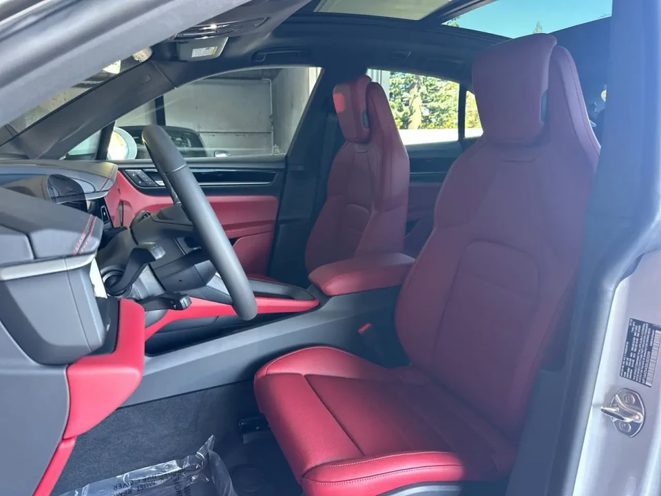 2025 Porsche Macan Electric - Image 5 of 9