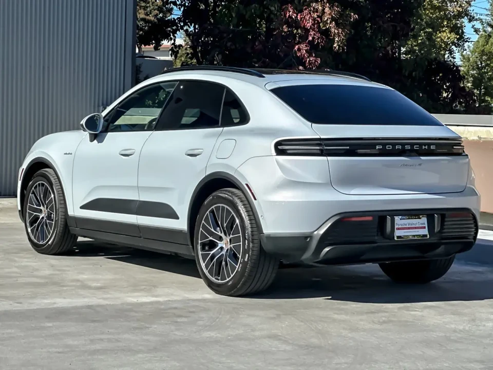 2025 Porsche Macan Electric - Image 3 of 9