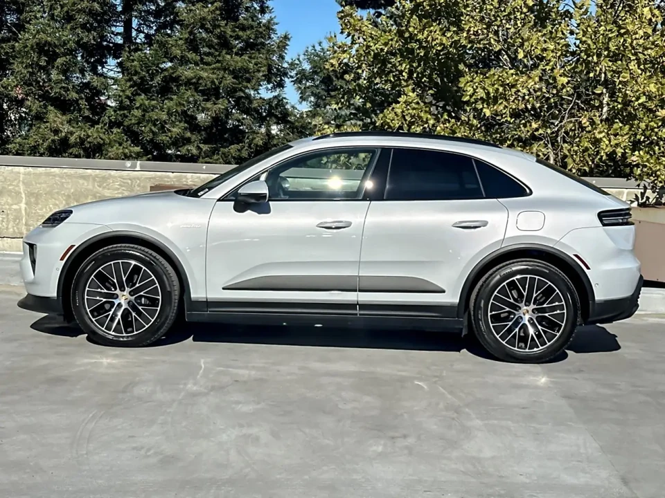 2025 Porsche Macan Electric - Image 2 of 9
