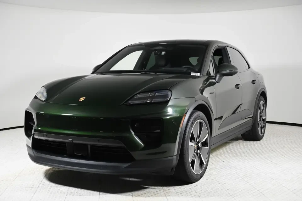 2025 Porsche Macan Electric - Image 13 of 14