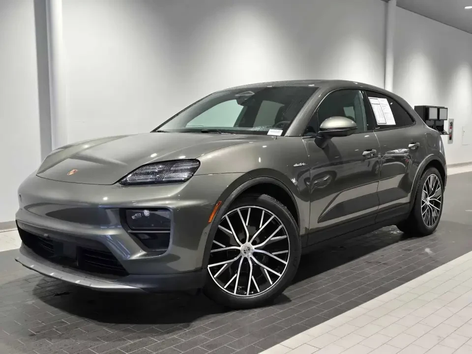 2025 Porsche Macan Electric - Image 10 of 14
