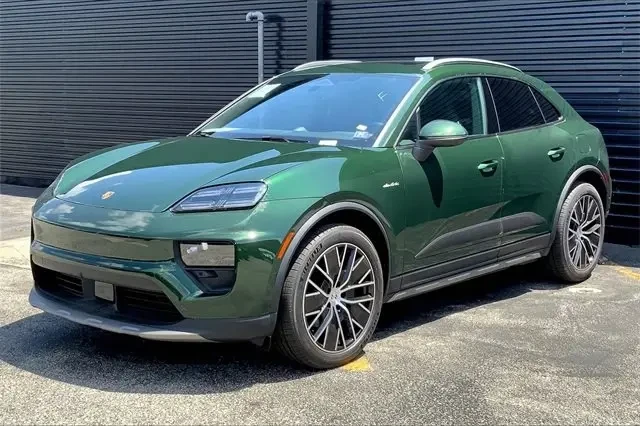 2025 Porsche Macan Electric - Image 14 of 14