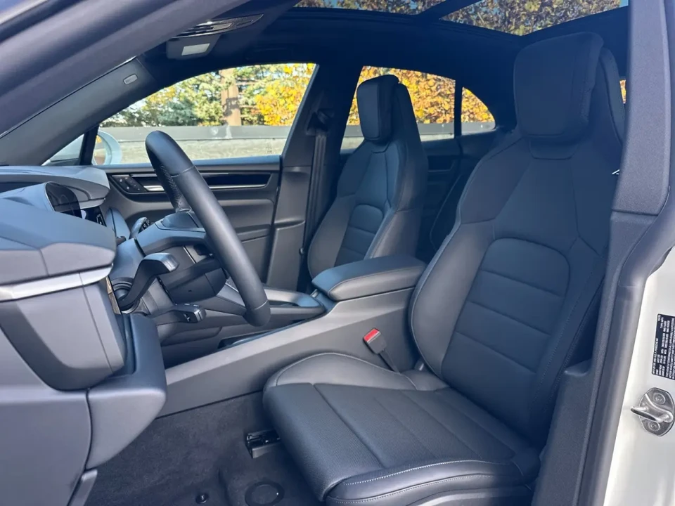 2025 Porsche Macan Electric - Image 5 of 7