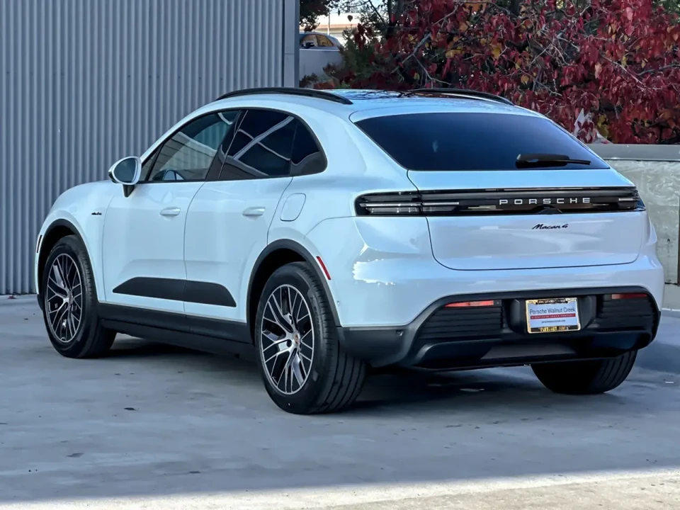 2025 Porsche Macan Electric - Image 3 of 7