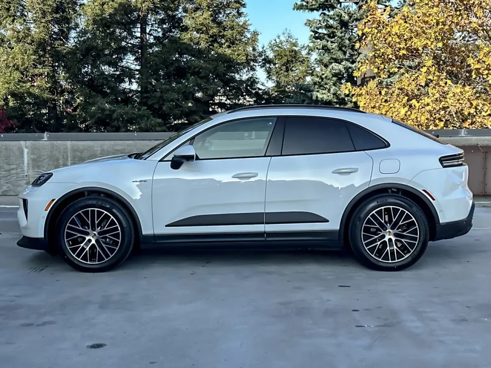 2025 Porsche Macan Electric - Image 2 of 7