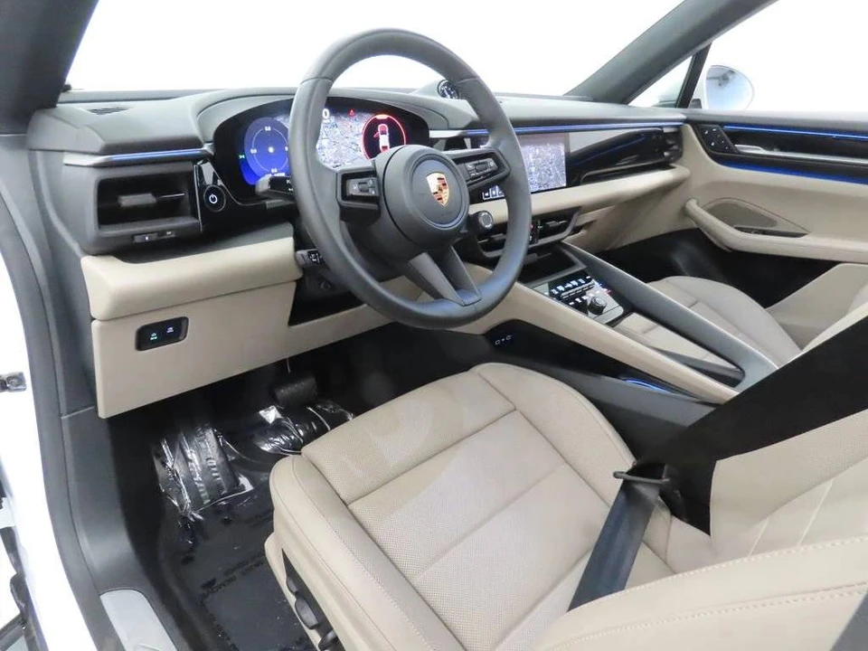 2025 Porsche Macan Electric - Image 4 of 5