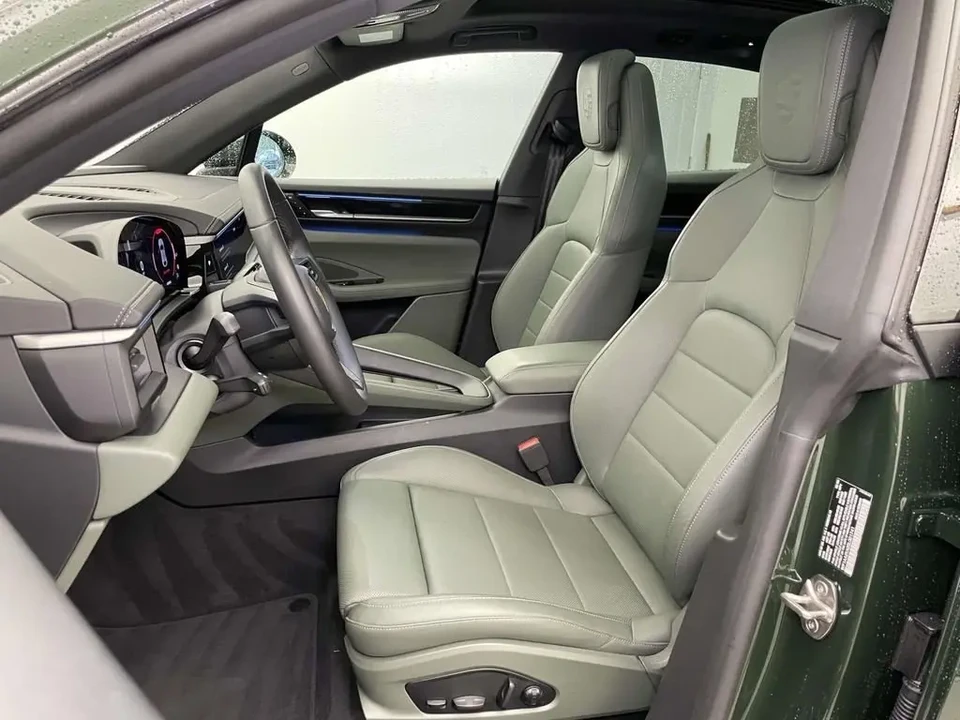 2025 Porsche Macan Electric - Image 5 of 7