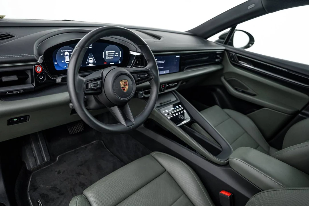 2025 Porsche Macan Electric - Image 4 of 5