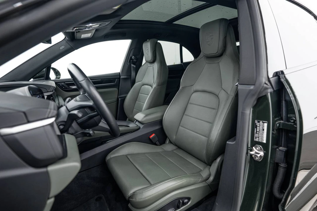 2025 Porsche Macan Electric - Image 5 of 5