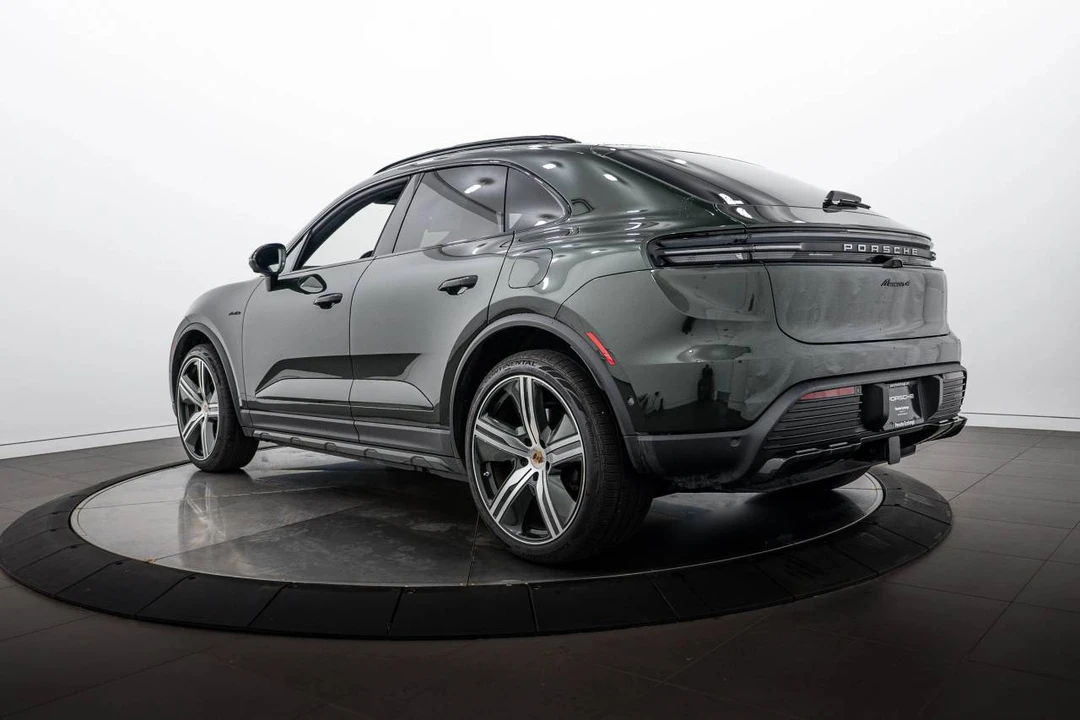 2025 Porsche Macan Electric - Image 3 of 5