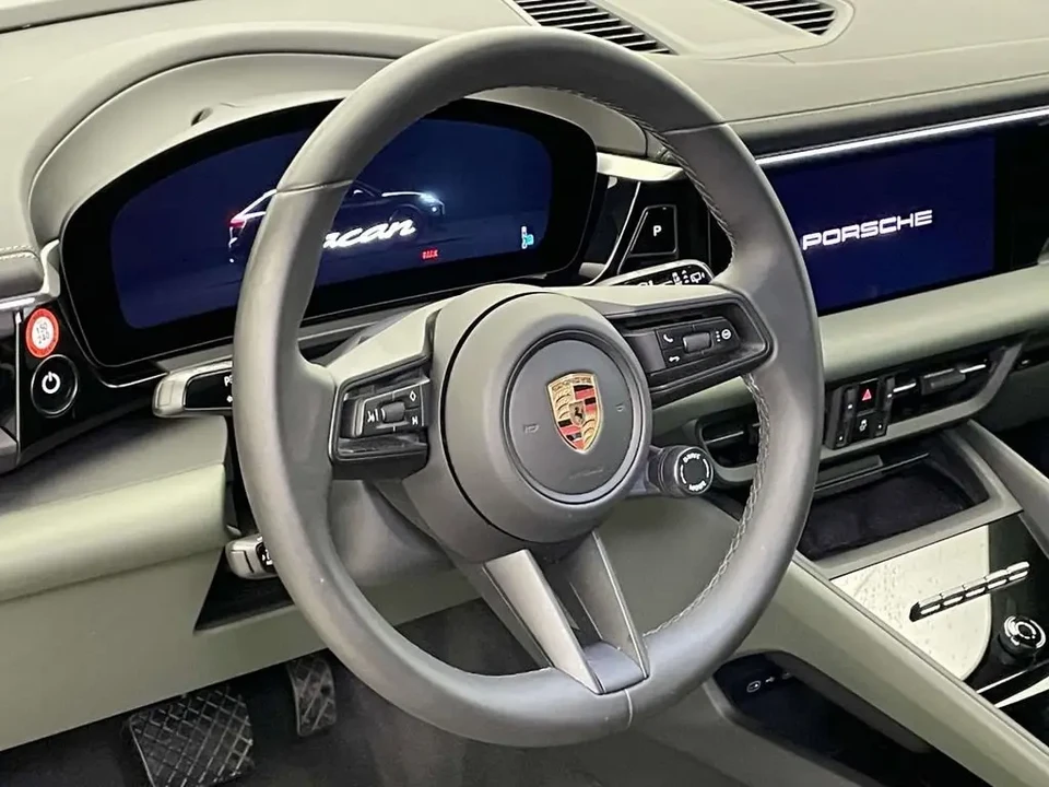 2025 Porsche Macan Electric - Image 4 of 7