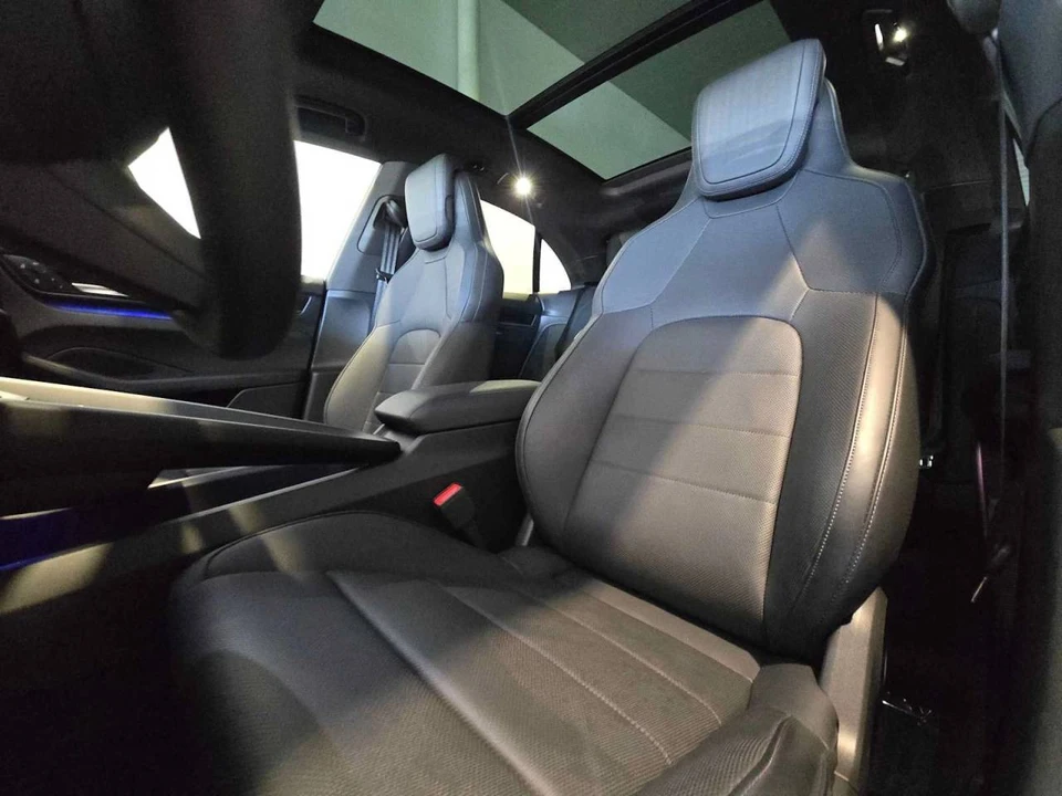 2025 Porsche Macan Electric - Image 5 of 5