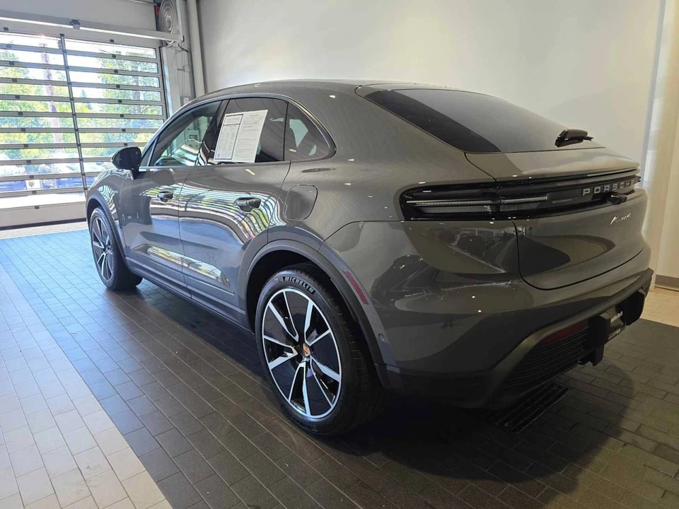 2025 Porsche Macan Electric - Image 3 of 5