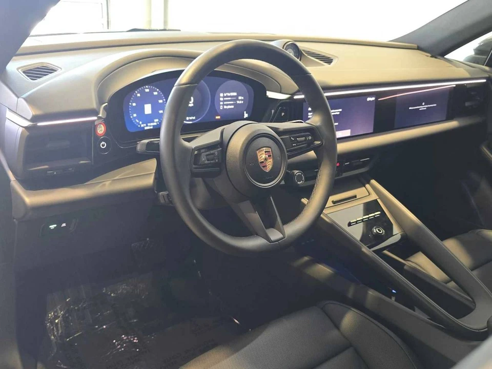 2025 Porsche Macan Electric - Image 4 of 5