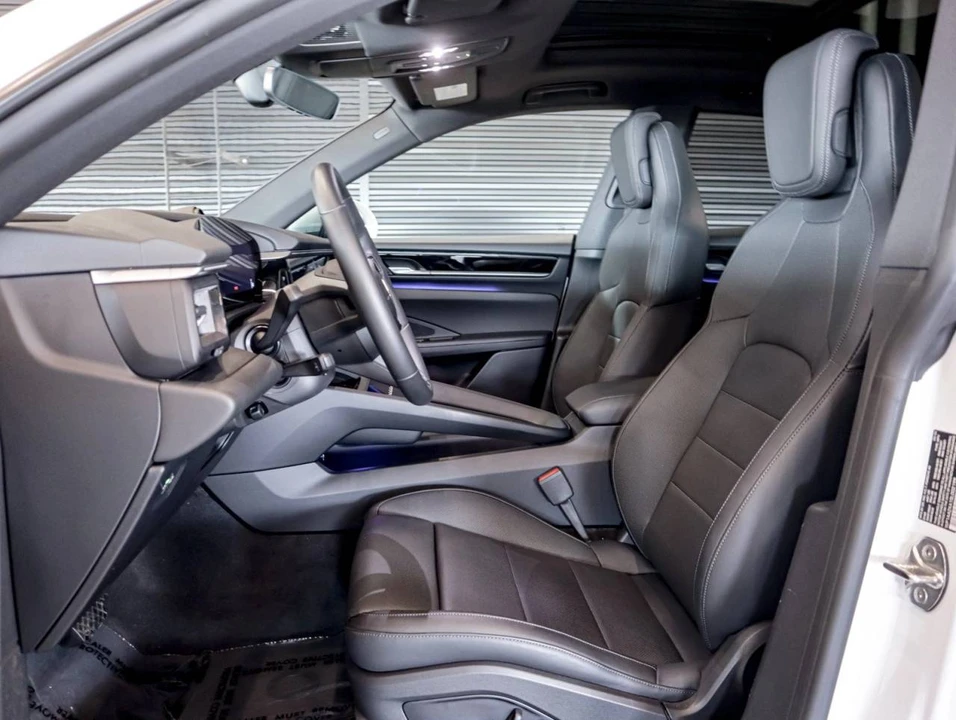 2025 Porsche Macan Electric - Image 5 of 5