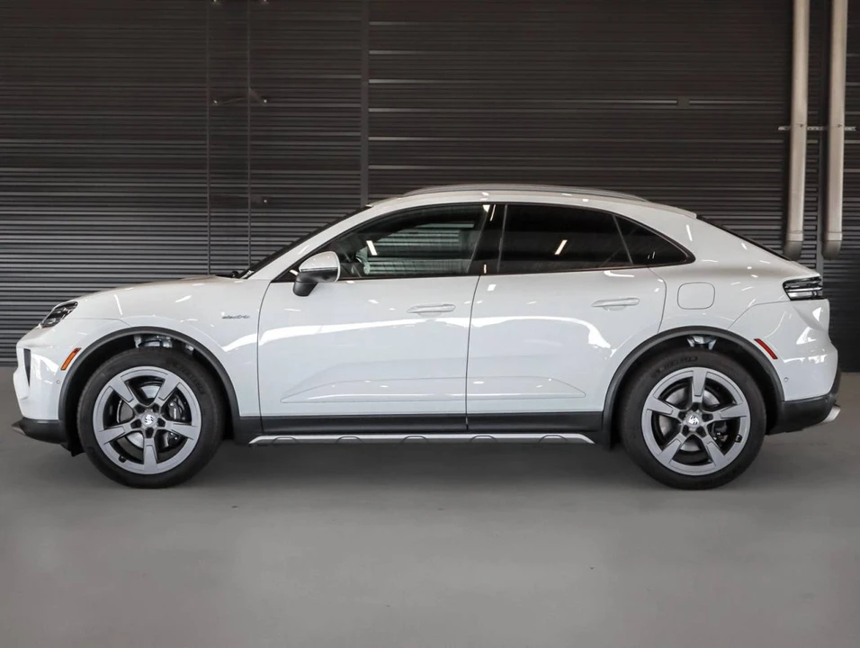 2025 Porsche Macan Electric - Image 2 of 5