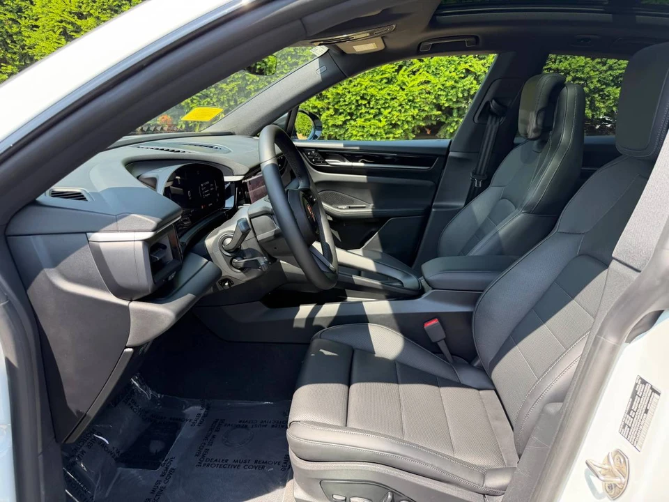 2025 Porsche Macan Electric - Image 4 of 5