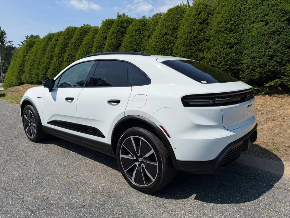 2025 Porsche Macan Electric - Image 3 of 5