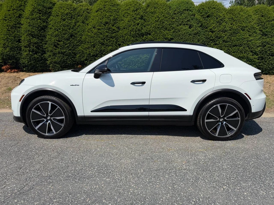 2025 Porsche Macan Electric - Image 2 of 5