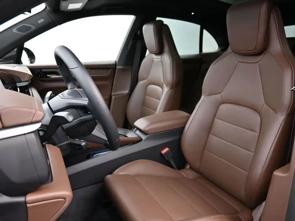 2025 Porsche Macan Electric - Image 5 of 9
