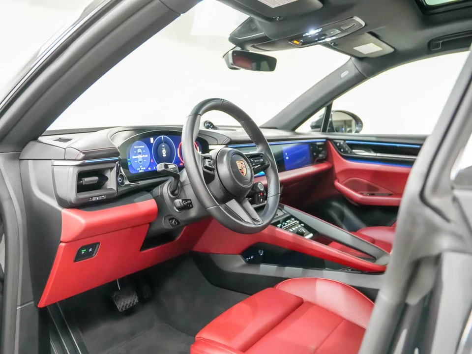 2025 Porsche Macan Electric - Image 4 of 5