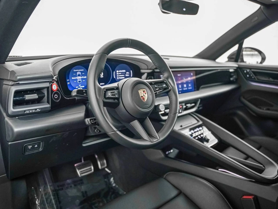 2025 Porsche Macan Electric - Image 4 of 5
