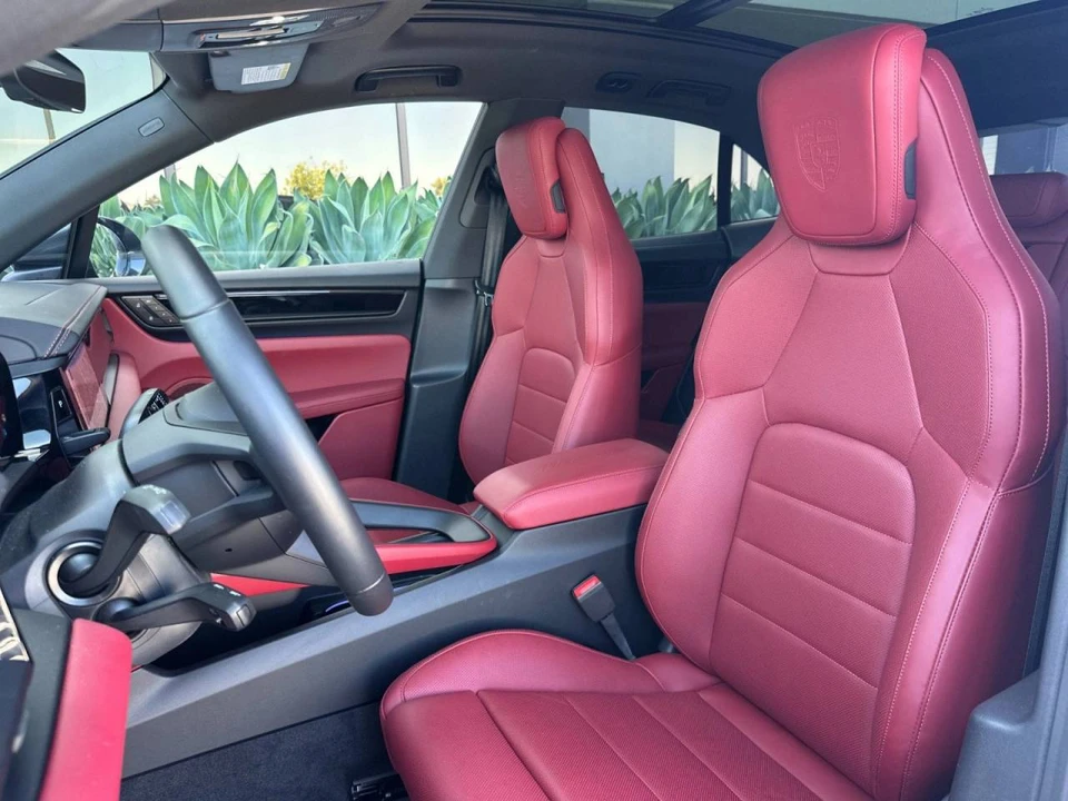 2025 Porsche Macan Electric - Image 5 of 5