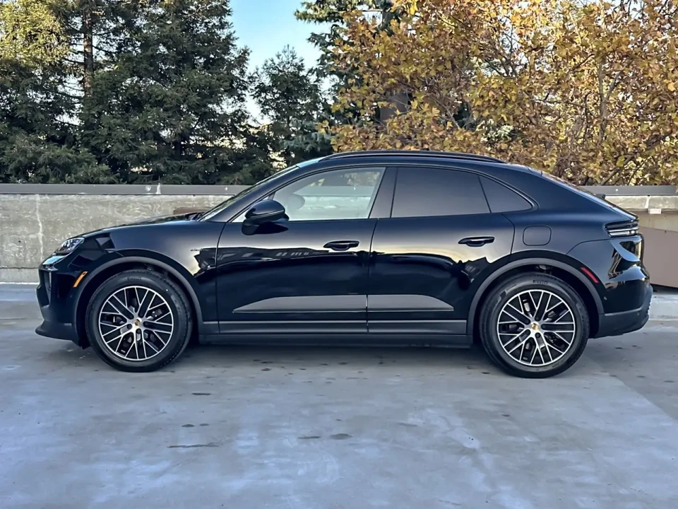 2025 Porsche Macan Electric - Image 2 of 11