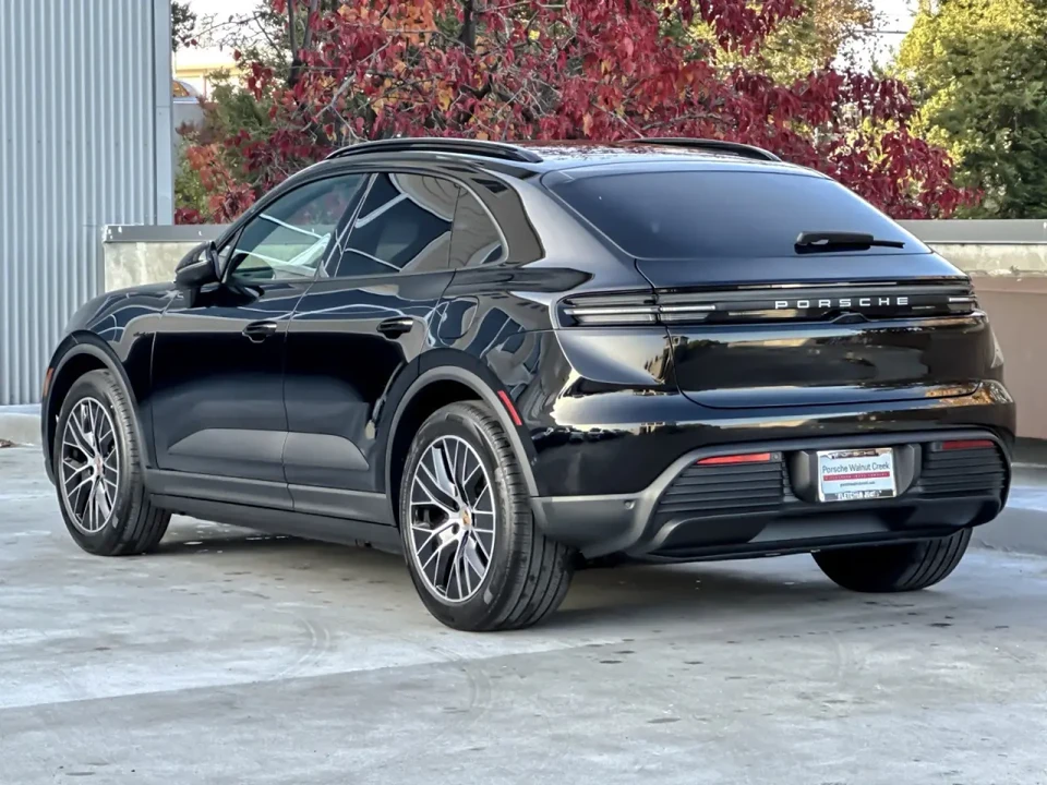 2025 Porsche Macan Electric - Image 3 of 11