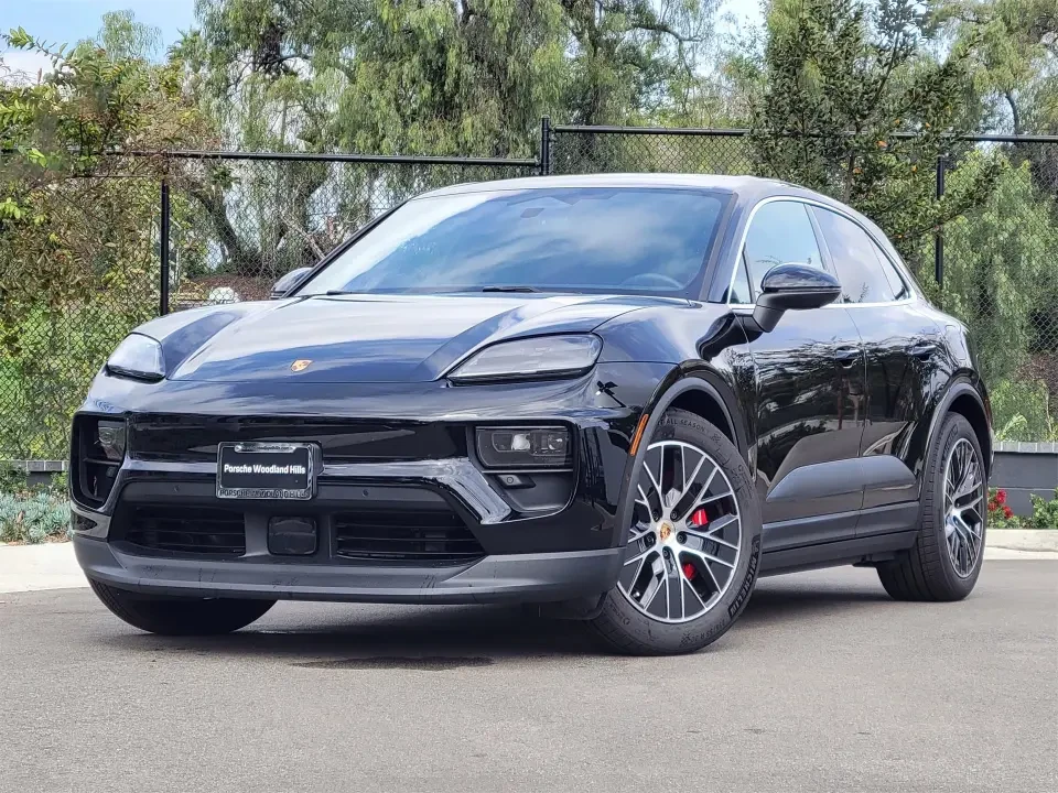 2025 Porsche Macan Electric - Image 10 of 11