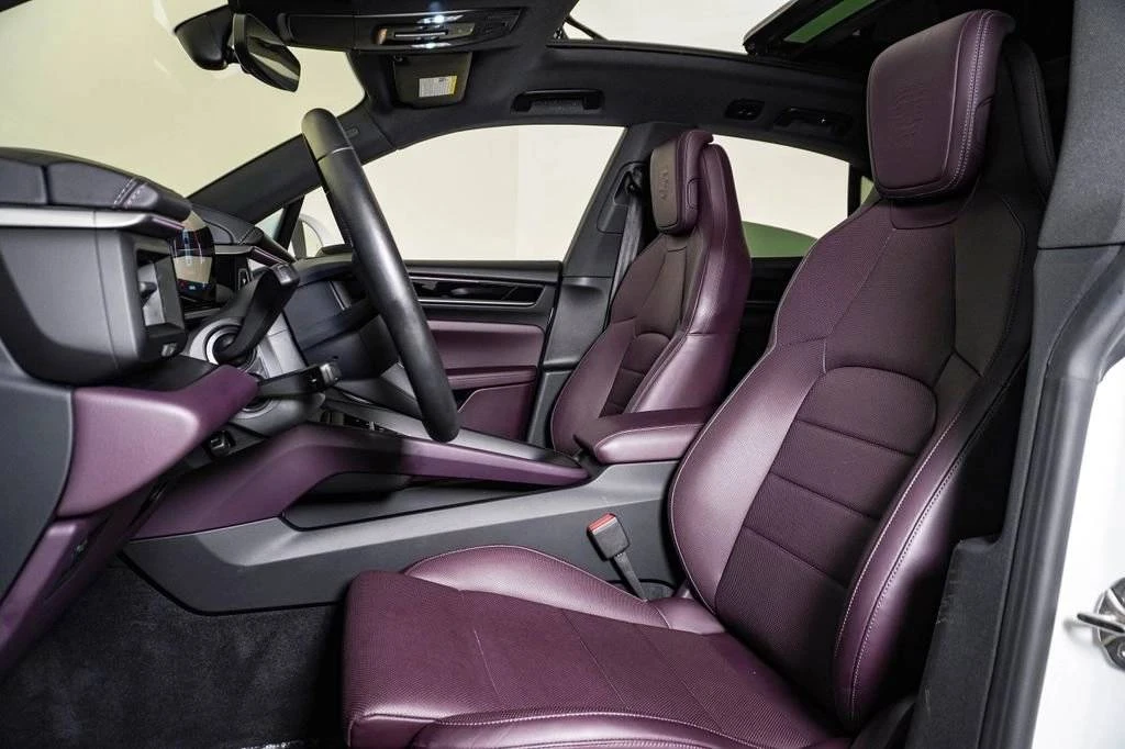 2025 Porsche Macan Electric - Image 5 of 5