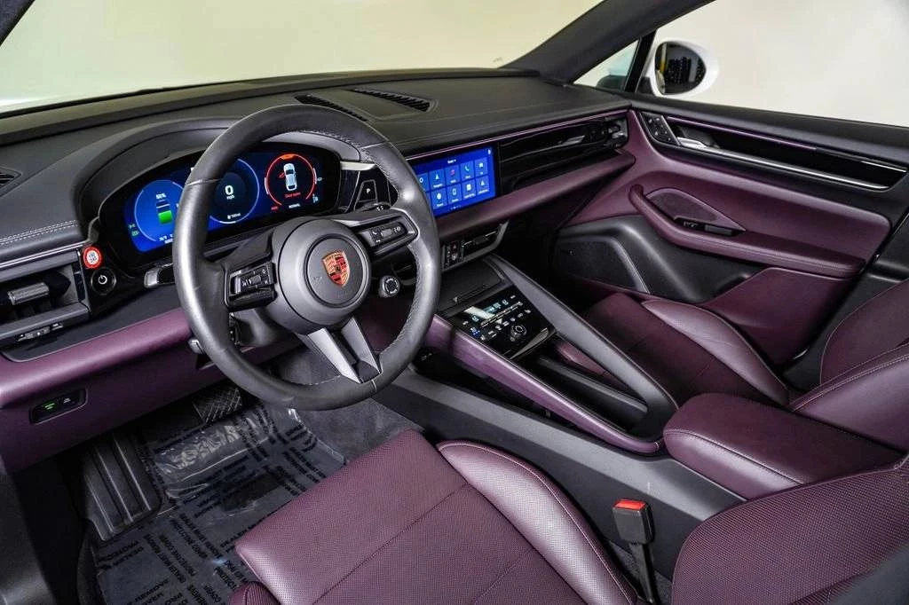 2025 Porsche Macan Electric - Image 4 of 5