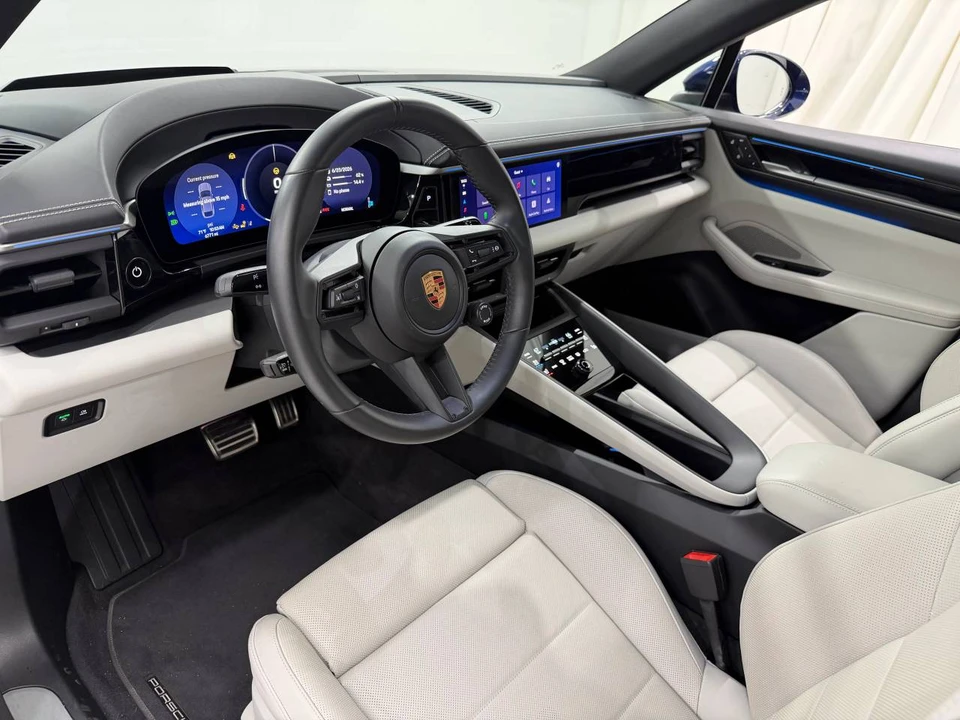 2025 Porsche Macan Electric - Image 4 of 5