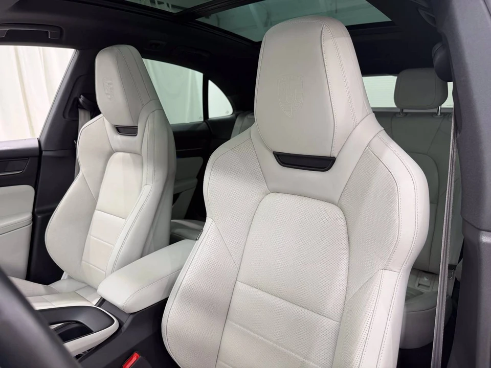 2025 Porsche Macan Electric - Image 5 of 5