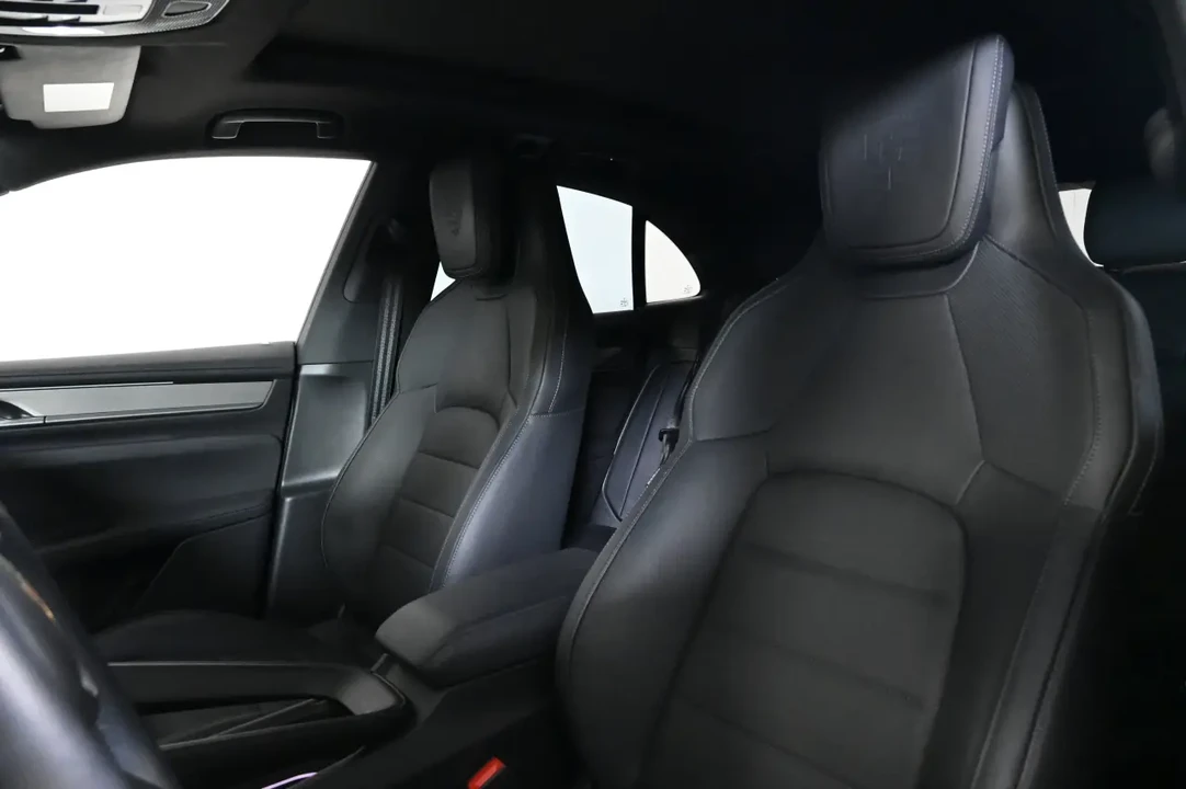 2025 Porsche Macan Electric - Image 5 of 9