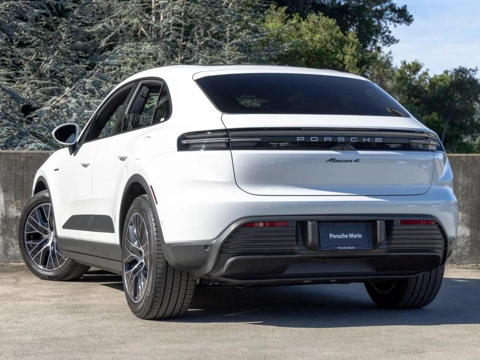 2025 Porsche Macan Electric - Image 3 of 4