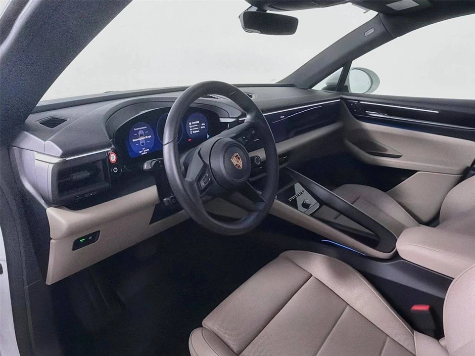 2025 Porsche Macan Electric - Image 4 of 5