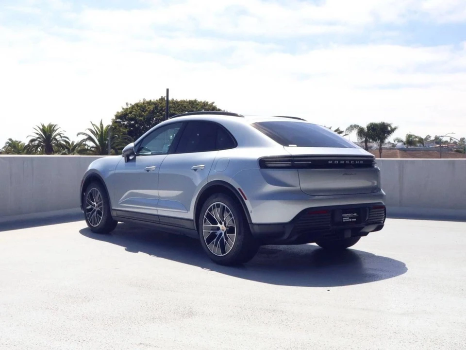 2025 Porsche Macan Electric - Image 3 of 5