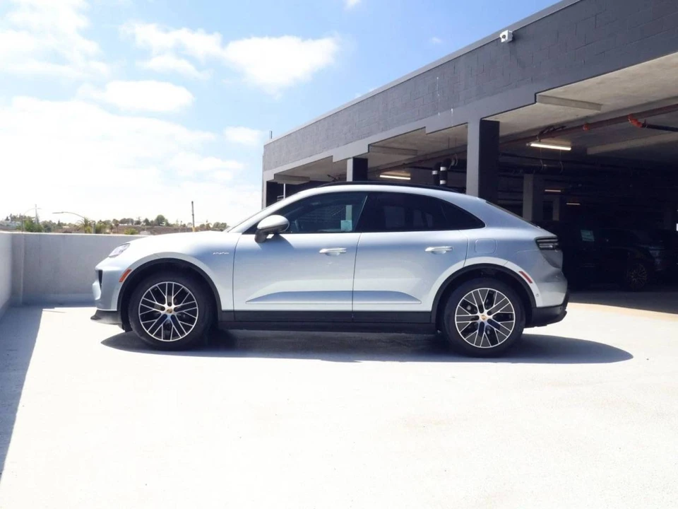 2025 Porsche Macan Electric - Image 2 of 5